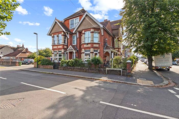 2 Bedroom Flat For Sale In Annandale Avenue, Colebrook House, PO21