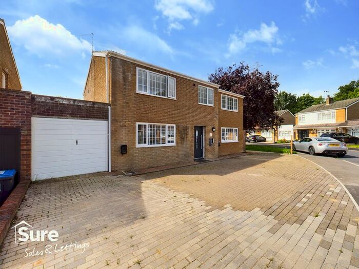 1 Bedroom Flat To Rent In Neptune Drive, Hemel Hempstead, Hertfordshire, HP2