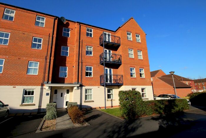 3 Bedroom Flat To Rent In Stokesay Walk, West Bridgford, Nottingham, NG2
