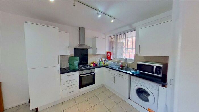 4 Bedroom Apartment To Rent In Kinglake Street, London, SE17