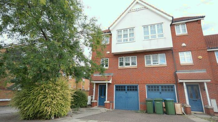 3 Bedroom Town House To Rent In Greenhaven Drive, Central Thamesmead, London, SE28