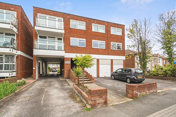 3 Bedroom Flat For Sale In Granville Road, North Finchley, N12