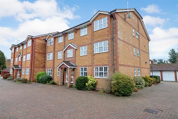 2 Bedroom Flat For Sale In Rushams Road, Horsham, RH12