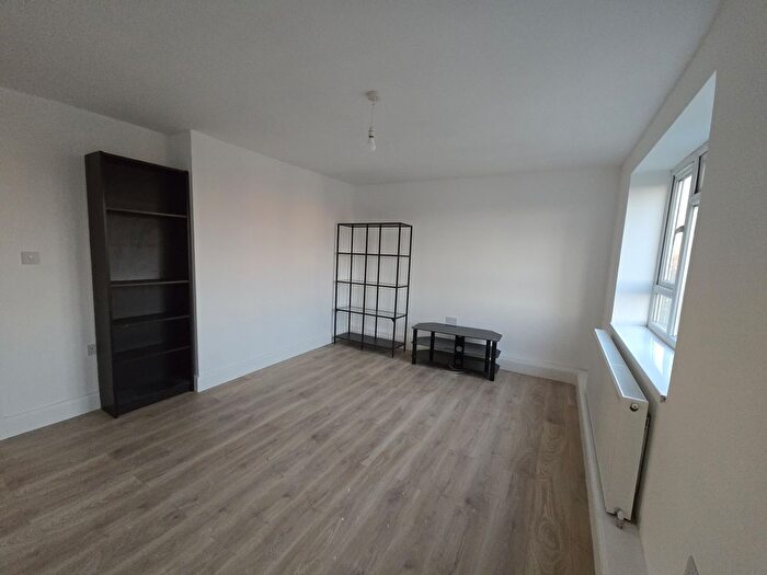 3 Bedroom Flat To Rent In Britten Drive, UB1