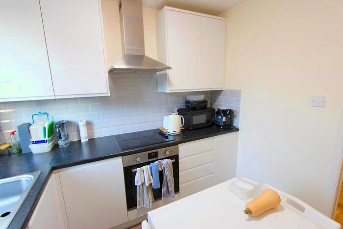 1 Bedroom Flat To Rent In Waterfall Road, London, N11