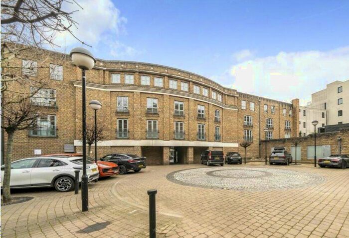 2 Bedroom Flat To Rent In Roberts Court, Essex Road, London, N1