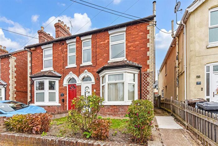 4 Bedroom Semi-Detached House For Sale In Old Winton Road, Andover, SP10