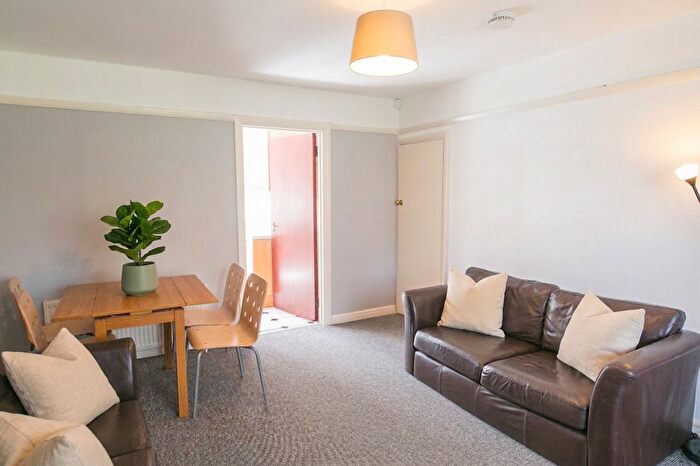 4 Bedroom House To Rent In Poole Crescent - Bed, Harborne, West Midlands, B17