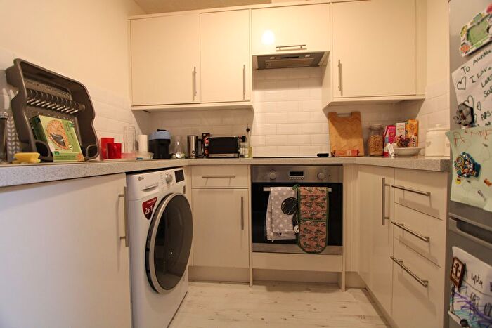2 Bedroom Flat To Rent In Wimbledon, SW19