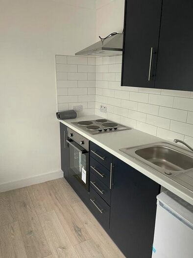 Studio To Rent In Royal Lane, Yiewsley, Hillingdon, UB7