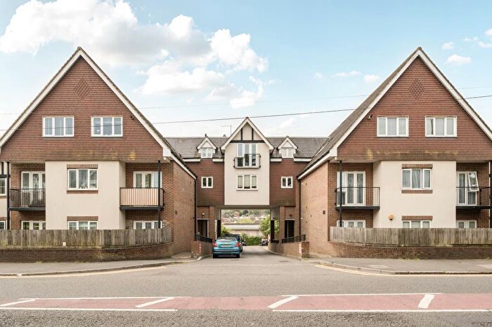 1 Bedroom Flat For Sale In High Wycombe, Buckinghamshire, HP12