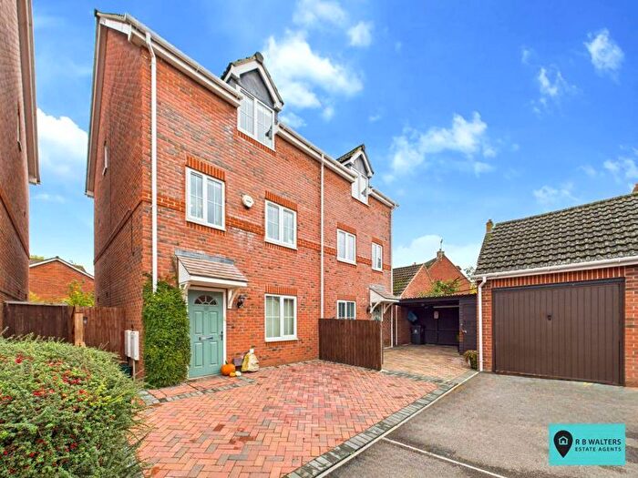 4 Bedroom Semi Detached House For Sale In Mildenhall Way, Kingsway, GL2