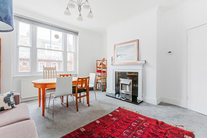 2 Bedroom Apartment To Rent In Pleasant Place, Islington, London, N1