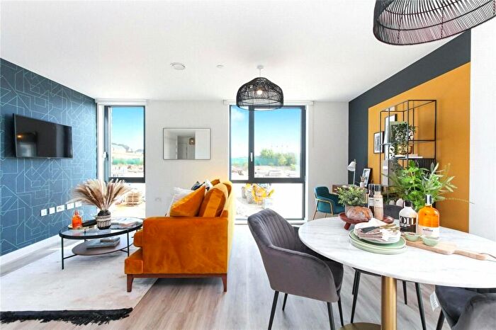 2 Bedroom Flat To Rent In Viva Court, Kimpton Road, Luton, LU2