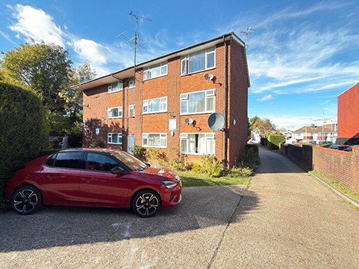 2 Bedroom Flat For Sale In James Court, L&D Borders, Luton, Bedfordshire, LU4