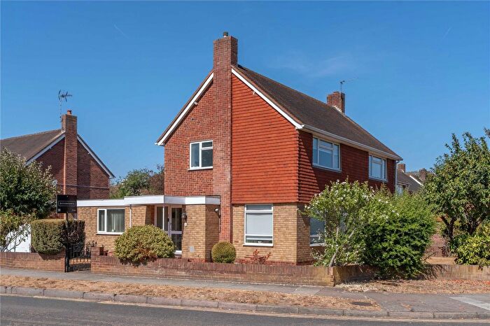 3 Bedroom Detached House For Sale In Meadows End, Sunbury, TW16
