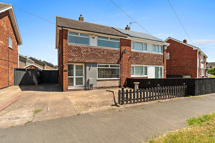3 Bedroom Semi-Detached House For Sale In Woodlands Avenue, Immingham, DN40