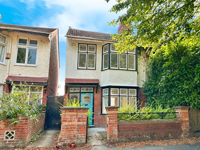 3 Bedroom Semi-Detached House For Sale In Marlborough Avenue, Princes Avenue, Hull, HU5