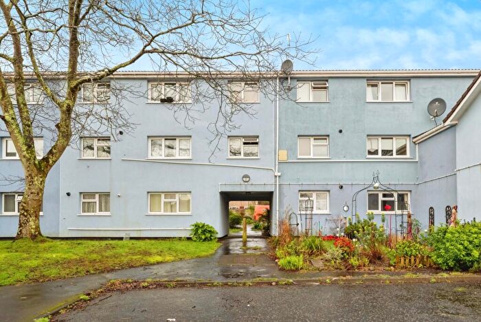 2 Bedroom Flat For Sale In Warwick Place, West Cross, Swansea, SA3