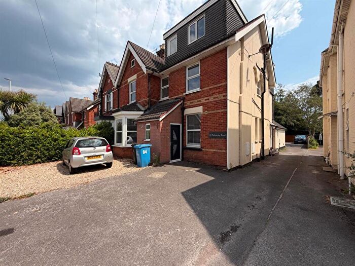 2 Bedroom Flat For Sale In Parkstone Road, Poole, BH15