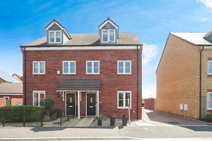 3 Bedroom Semi-Detached House For Sale In Campion Way, Bridgwater, TA5