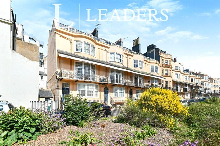 1 Bedroom Flat To Rent In Bedford Square, Brighton, East Sussex, BN1