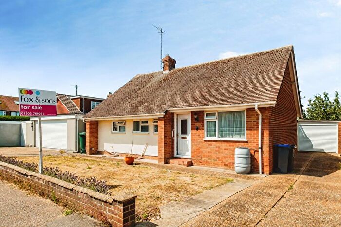 2 Bedroom Detached Bungalow For Sale In Russells Drive, Lancing, BN15
