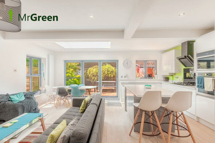 3 Bedroom Apartment To Rent In Seaward Avenue, Southbourne, BH6