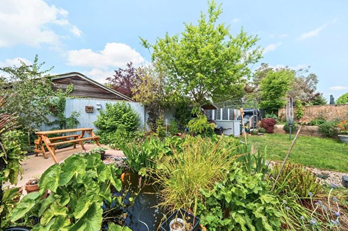 5 Bedroom Semi-Detached House For Sale In Saxel Close, Aston, OX18