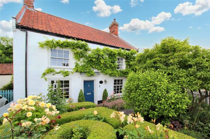 4 Bedroom Detached House For Sale In Norwich Road, Stoke Holy Cross, Norwich, Norfolk, NR14