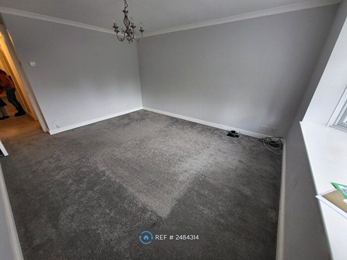 2 Bedroom Flat To Rent In Clowser Close, Sutton, SM1