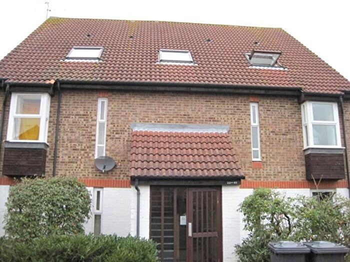 1 Bedroom Apartment For Sale In Colburn Crescent, Guildford, Surrey, GU4