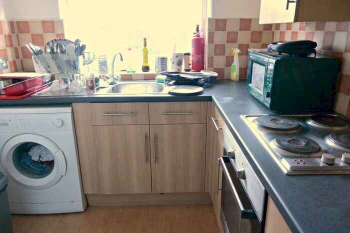2 Bedroom Flat To Rent In Richmond Road, Leeds, West Yorkshire, LS6