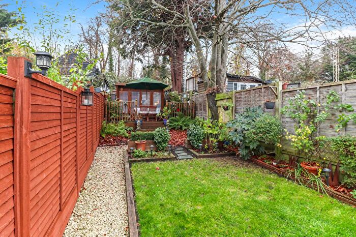 2 Bedroom Semi-Detached House For Sale In Primrose Hill, Kings Langley, WD4