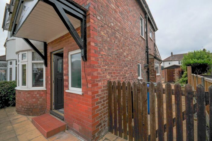 3 Bedroom Town House For Sale In Ashbourne Avenue, Cheadle, SK8