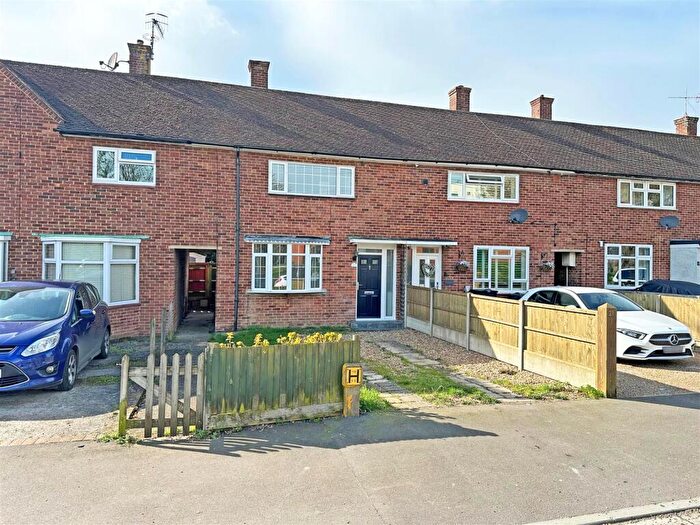 2 Bedroom Terraced House For Sale In Taynton Drive, Merstham, RH1