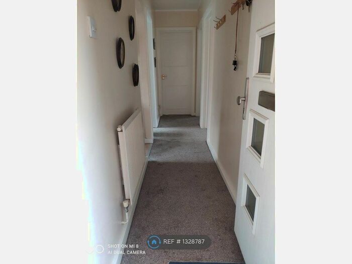 2 Bedroom Flat To Rent In Boundary Road, Upminster, RM14