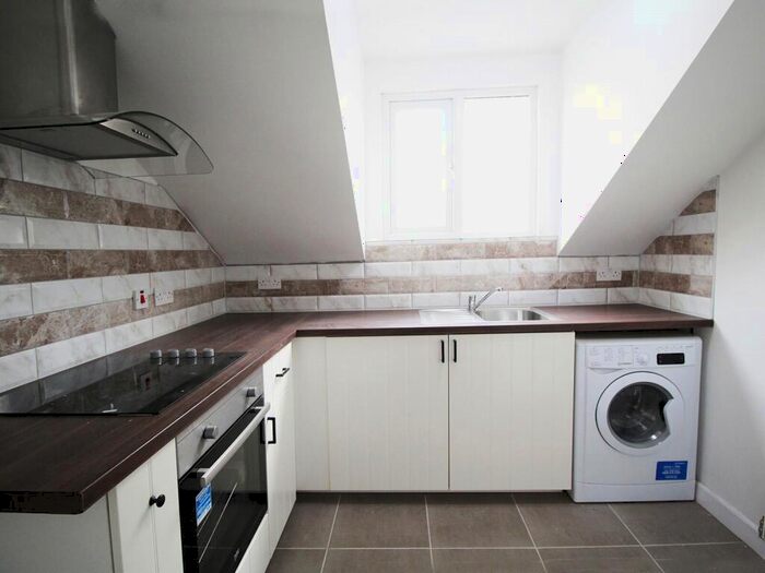 Apartment To Rent In Apt B, Regent Park Terrace #, LS6