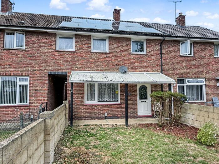 3 Bedroom Terraced House For Sale In Warminster Avenue, Swindon, SN2