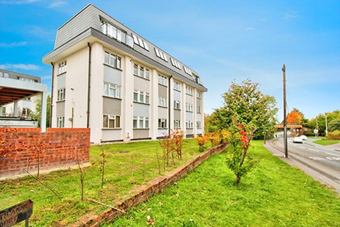 2 Bedroom Flat For Sale In Westbury Terrace, Upminster, RM14