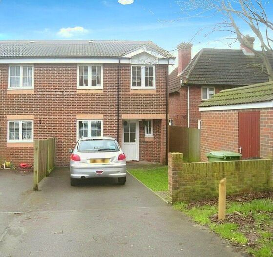 3 Bedroom Semi-Detached House To Rent In Ashurst Road, Portsmouth, Hampshire, PO6