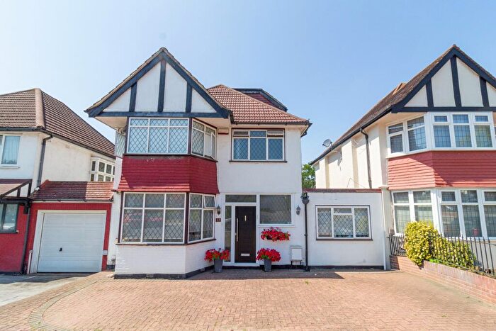 4 Bedroom Detached House For Sale In Broadfields Avenue, Edgware, HA8