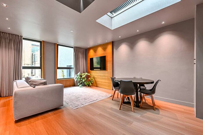 Studio To Rent In Caledonian Road, Barnsbury, London, N1