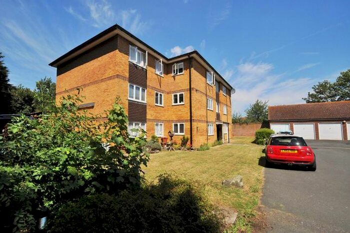 2 Bedroom Flat To Rent In Fox Hollow Drive, Bexleyheath, DA7