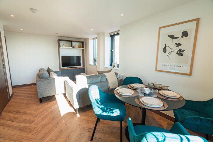 3 Bedroom Apartment To Rent In Apt, Live Oasis Merrion Street Gardens #, LS2
