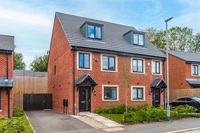 3 Bedroom Town House For Sale In Weaver Avenue, Rossendale, BB4