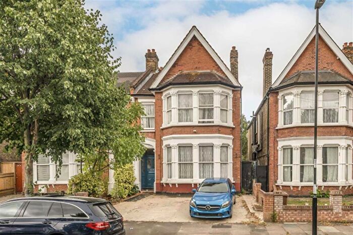 5 Bedroom Semi-Detached House For Sale In Bargery Road, Catford, SE6