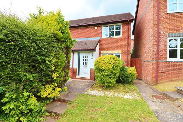 2 Bedroom Property To Rent In Hamblings Close, Shenley, Radlett, WD7