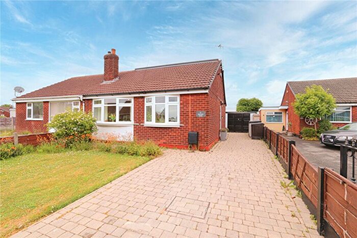 2 Bedroom Bungalow For Sale In Derwent Close, Denton, Manchester, Greater Manchester, M34