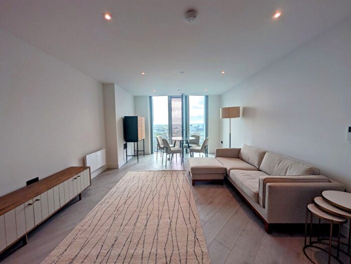 2 Bedroom Flat To Rent In Trinity Way, Manchester, M3